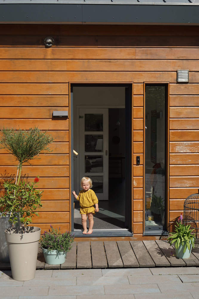 woonboot-vehuren-via-Airbnb-scaled