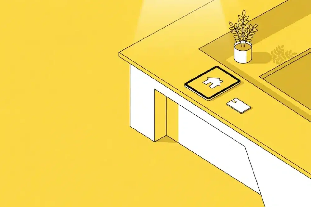 Moderne hotelreceptie met tablet, sleutelkaart en plant op heldergele balie in minimalistische stijl